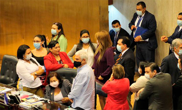 Diputados empiezan a presentar síntomas de COVID-19 pero se niegan a hacerse las pruebas diputados-empiezan-a-presentar-sintomas-de-covid-19-pero-se-niegan-a-hacerse-las-pruebas